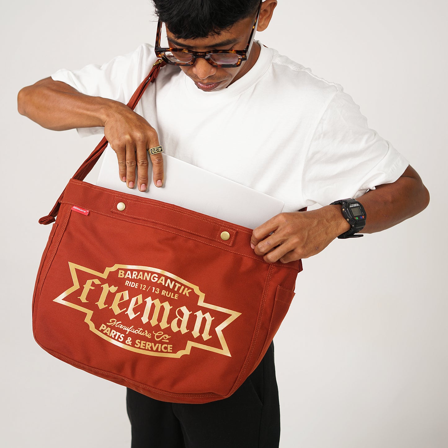 Freeman 3.0 Sling Bag Red Amber