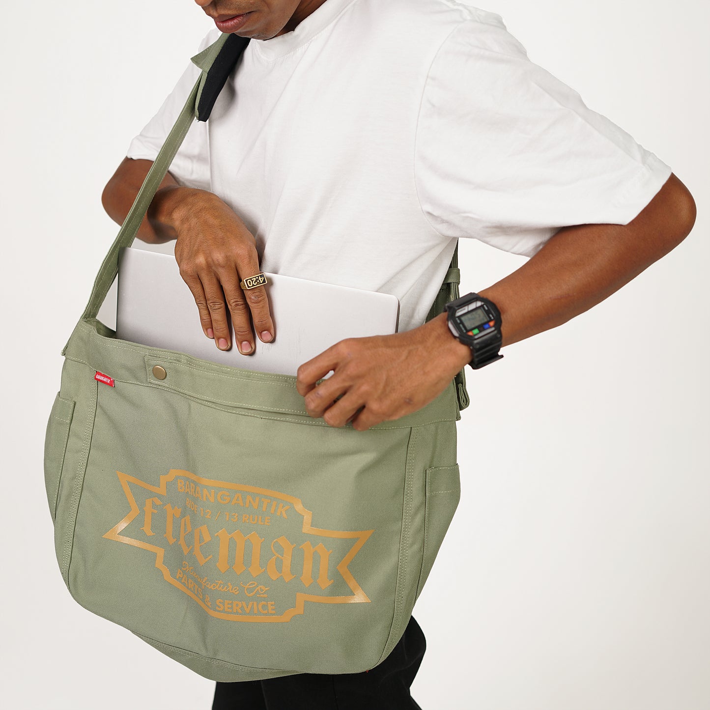 Freeman 3.0 sling bag misty green